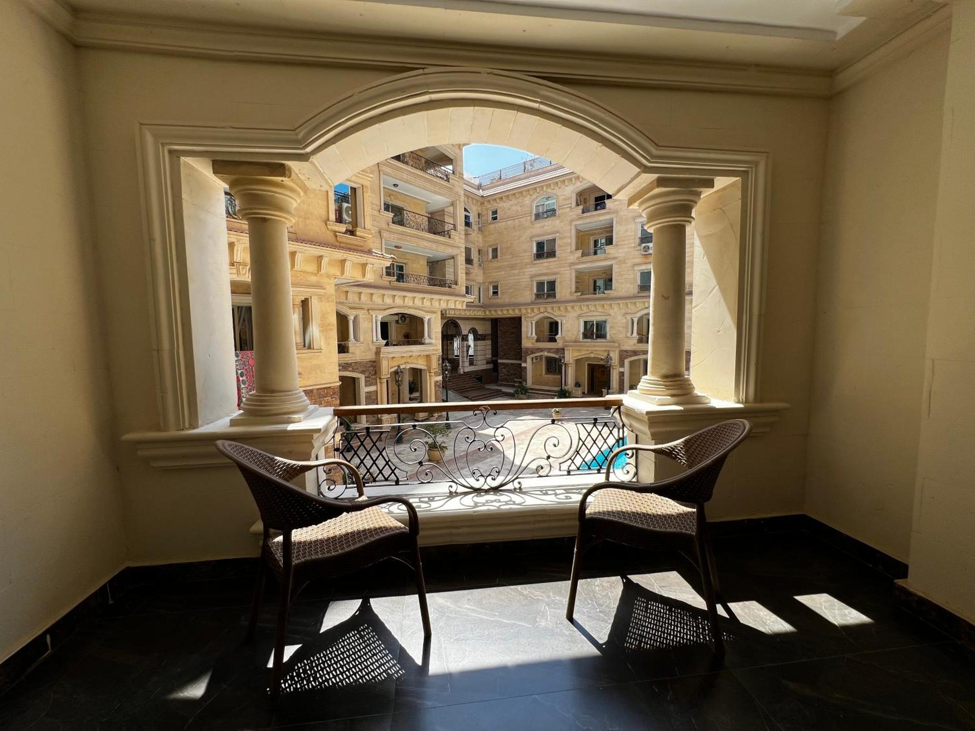 Onyx Pyramids Boutique Hotel Al Kawm al Akhdar エクステリア 写真